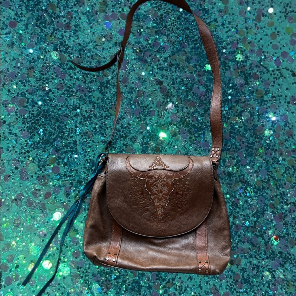 Catchfly floral tooling with cow skull crossbody purse ⭐️🩵💕🌟